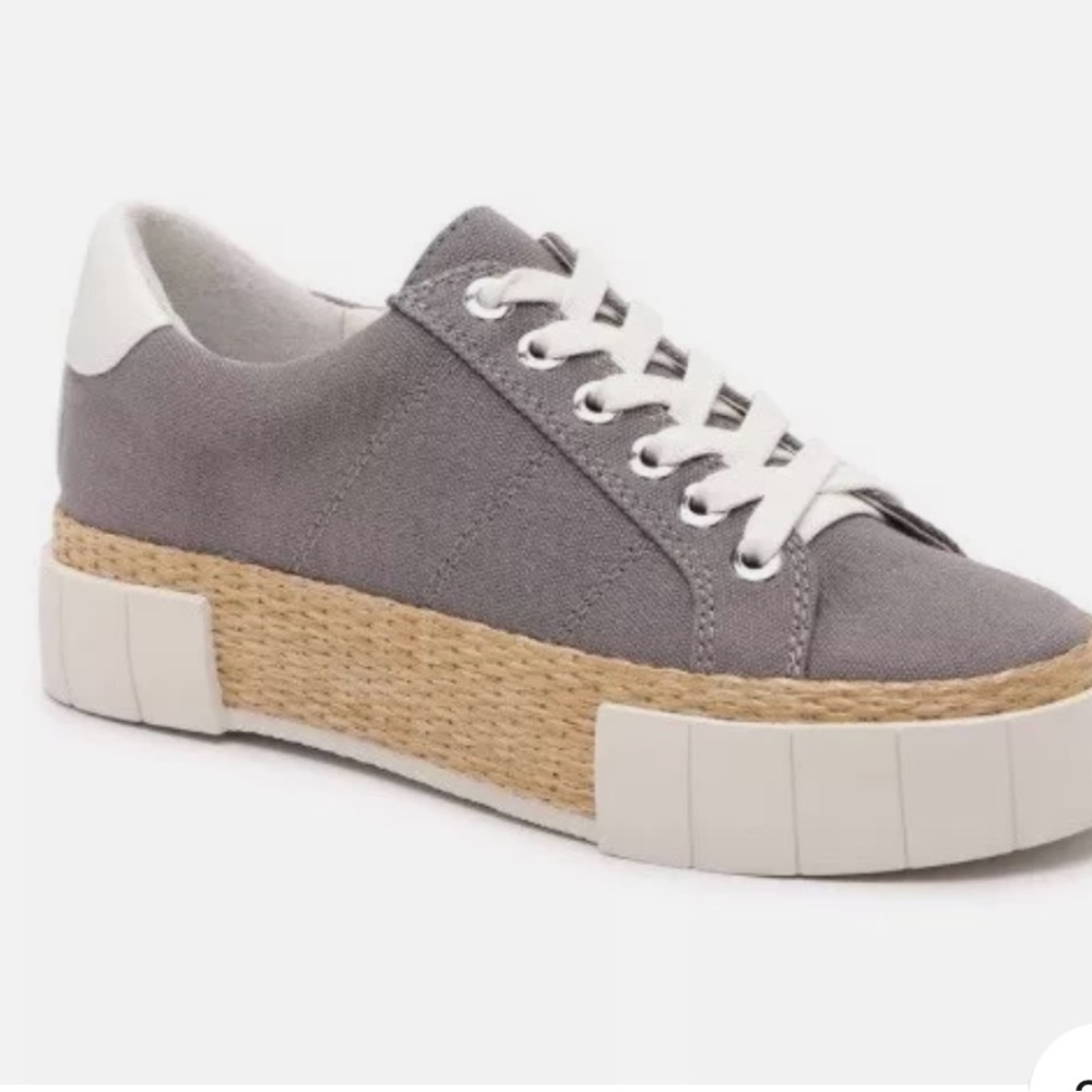 Dolce Vita Yaya sneaker